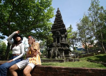 Belajar Tentang Arca Peninggalan Masa Hindu-Budha di Taman Sejarah Jatim Park 1 -