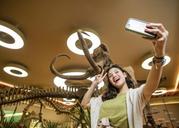 Selfie Bareng Fosil Brontosaurus hingga Mammoth di Dino Park JTP 3 -